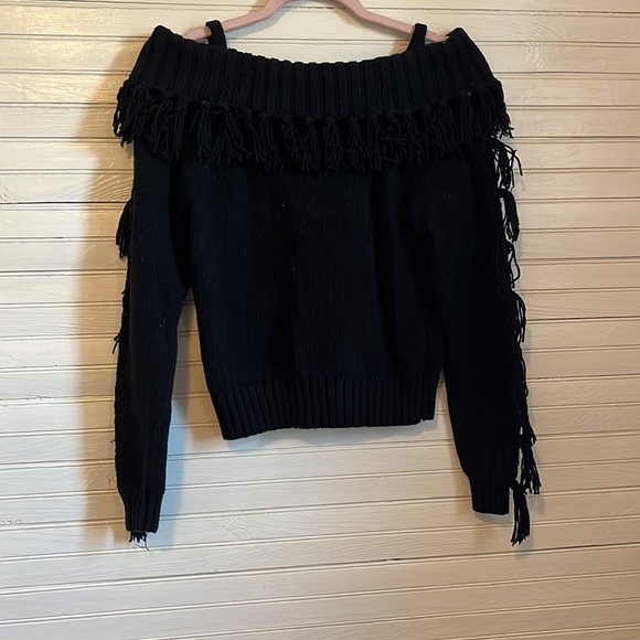 Love this sweater! Perfect for those Yellowstone/country girls! - Picture 2 of 2